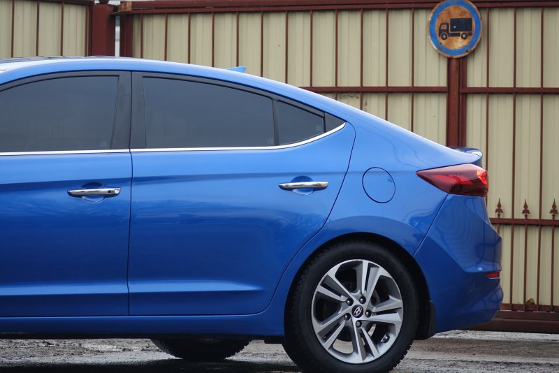 Hyundai Elantra 6 синий