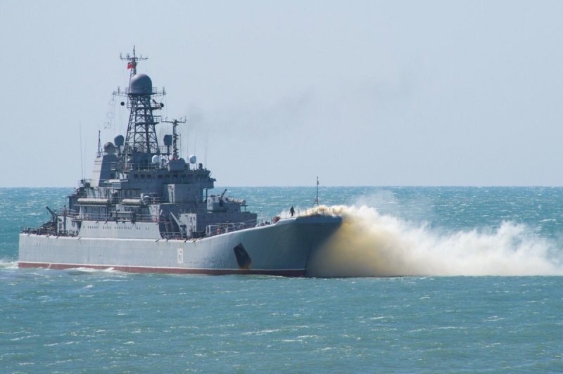 Корабли в море ВМФ России черном