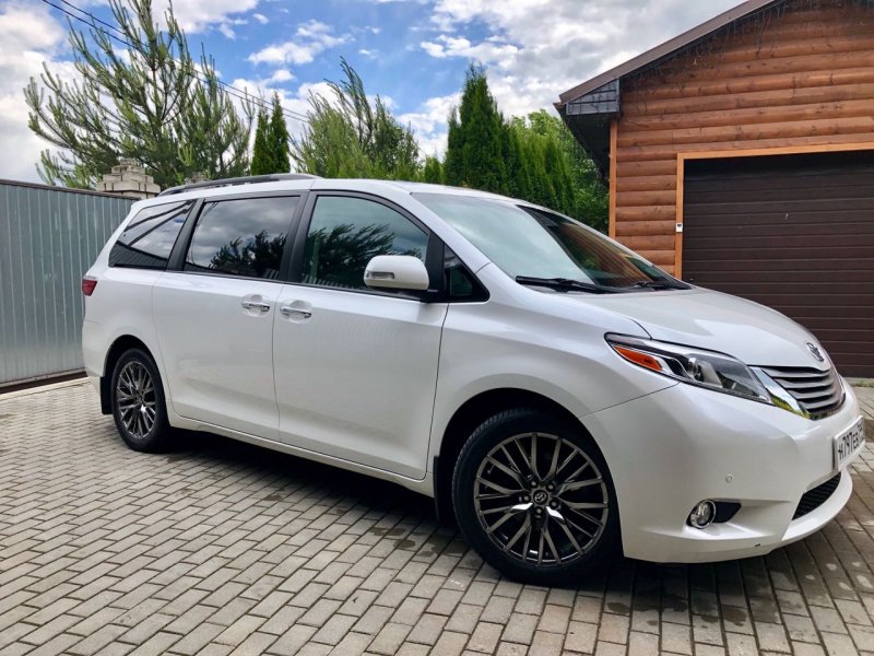 Toyota Sienna 3
