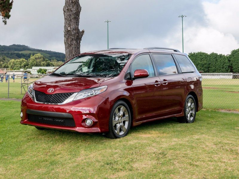 Toyota минивэн Sienna