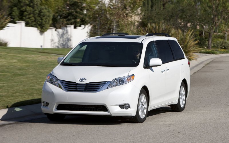 Toyota Sienna III