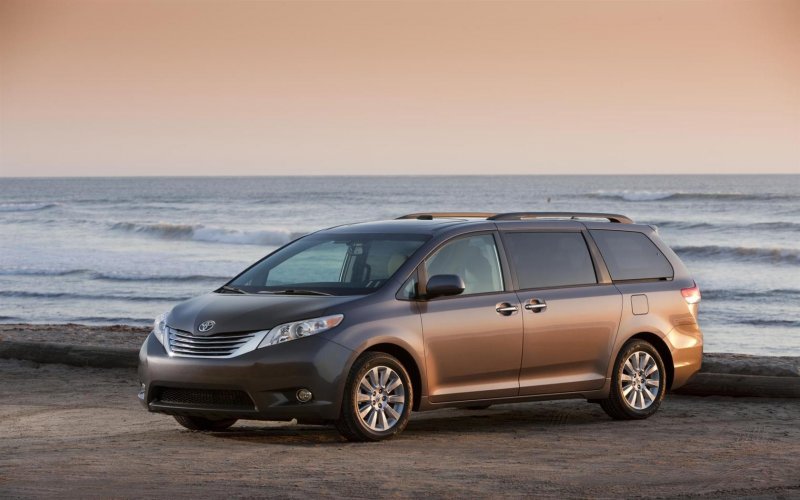 Toyota минивэн Sienna