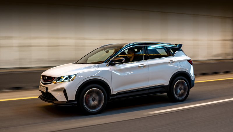 Geely Coolray белый