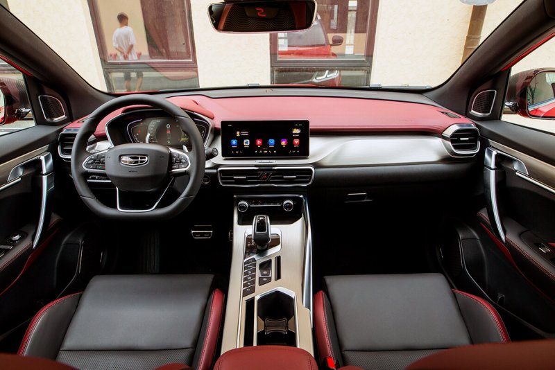 Geely Coolray лакшери