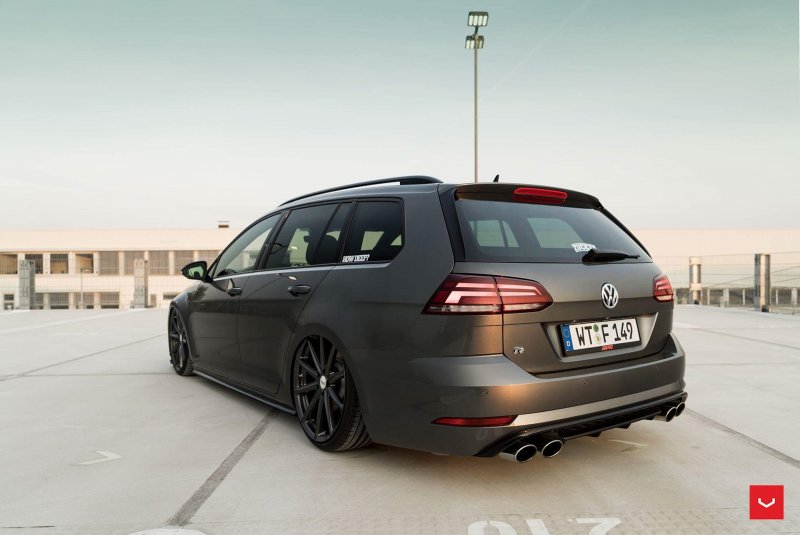 Volkswagen Passat variant b6 красный