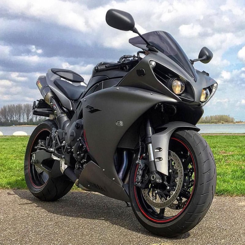 Спортбайк Ямаха r1