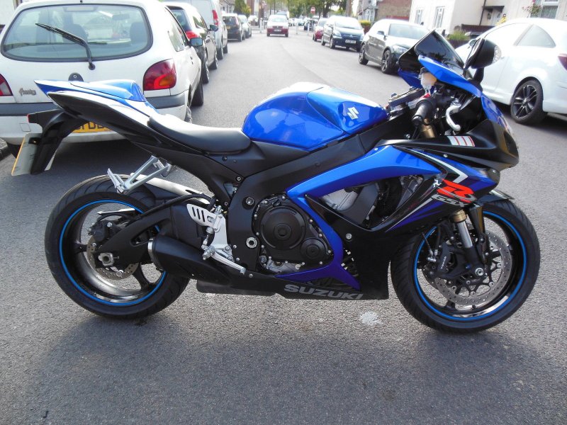 Suzuki GSX-R 600 k7 черный