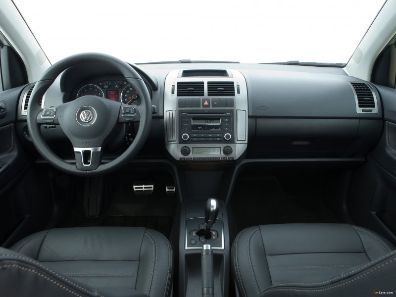 Торпедо Volkswagen Polo