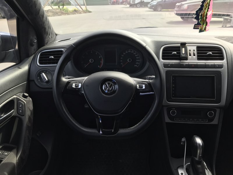 Volkswagen Polo полная комплектация торпеда