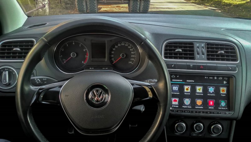 Панель VW Polo 2018