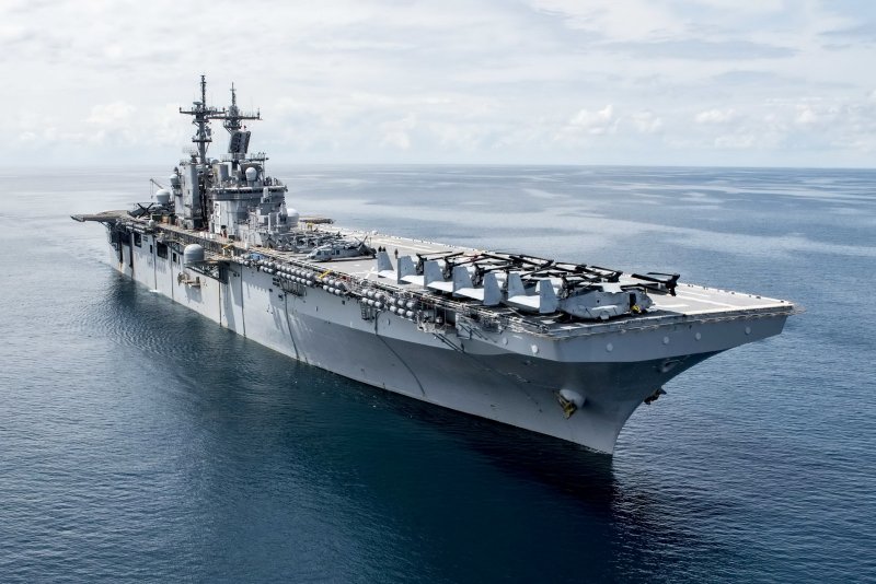 Корабль USS Kearsarge LHD-3