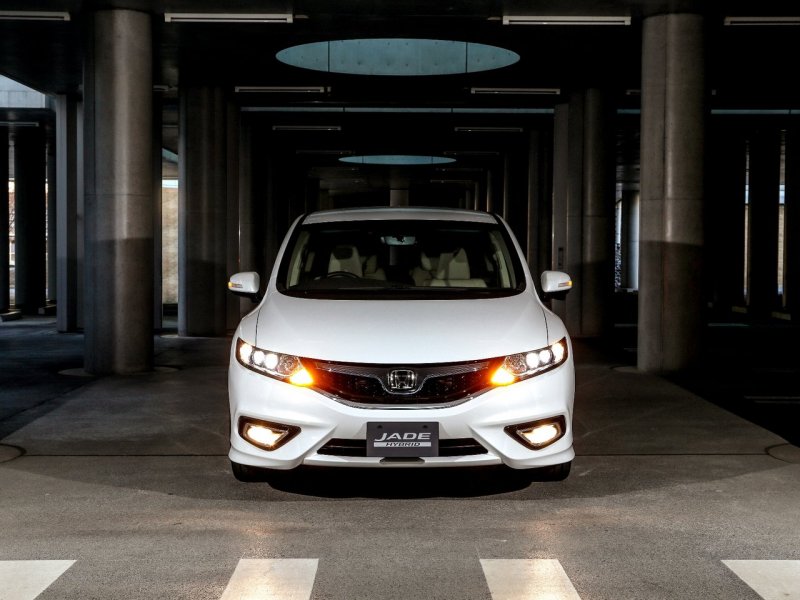 Honda Jade Hybrid 2015