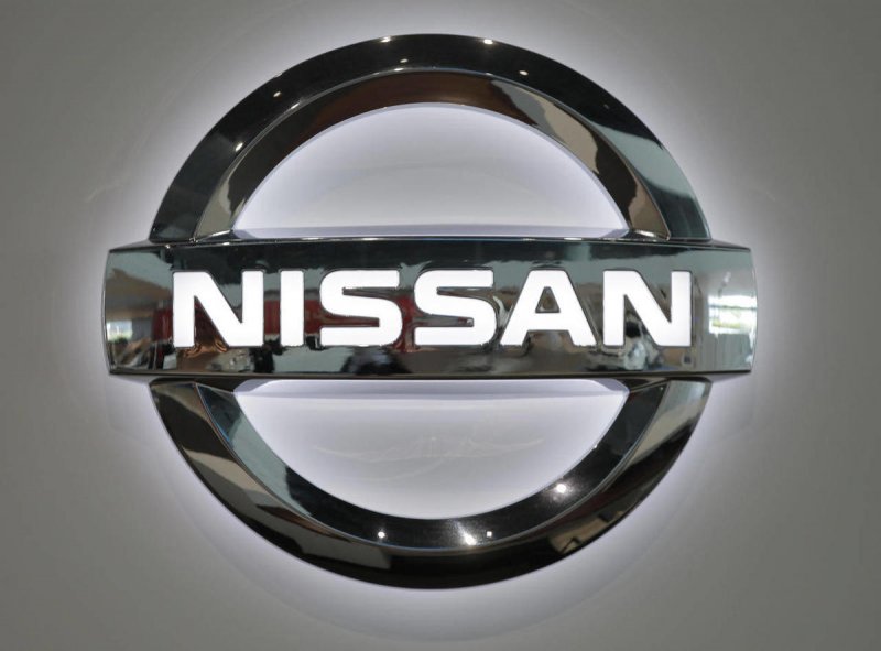 Nissan надпись