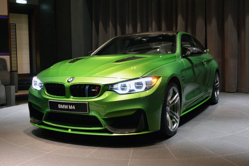 BMW m4 зеленая