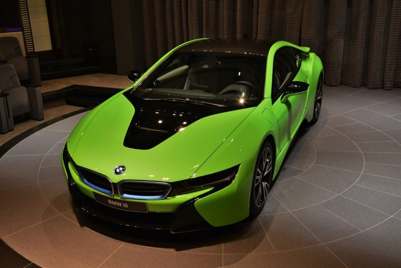 BMW i8 салатовая