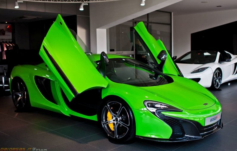 MCLAREN 650s зеленый