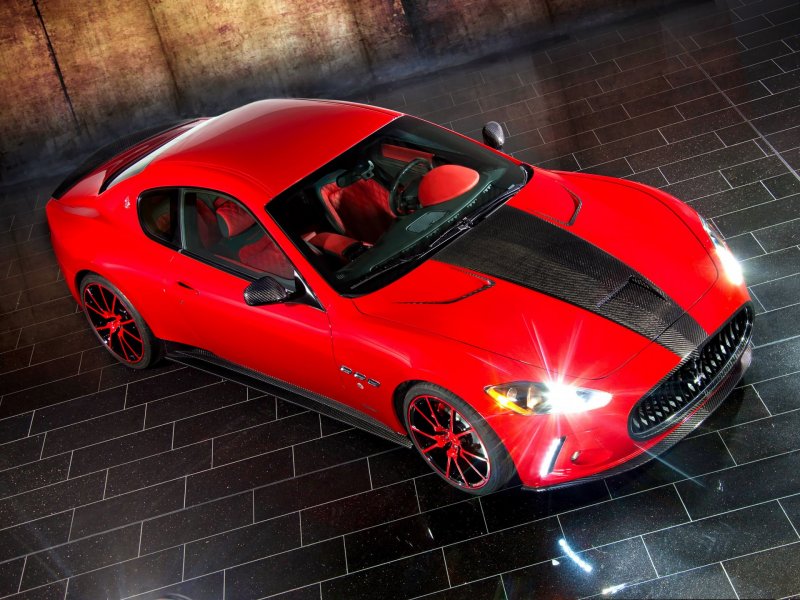 Maserati GRANTURISMO красная