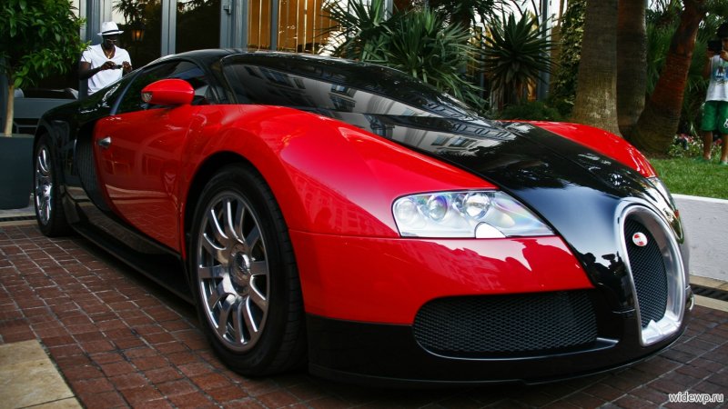 Bugatti Veyron красный