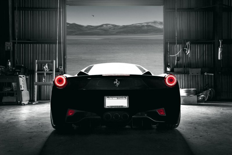 Ferrari 458 Italia вид сзади