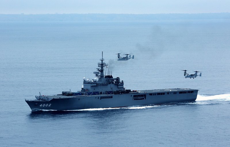 Вертолётоносец Хюга ВМС Японии