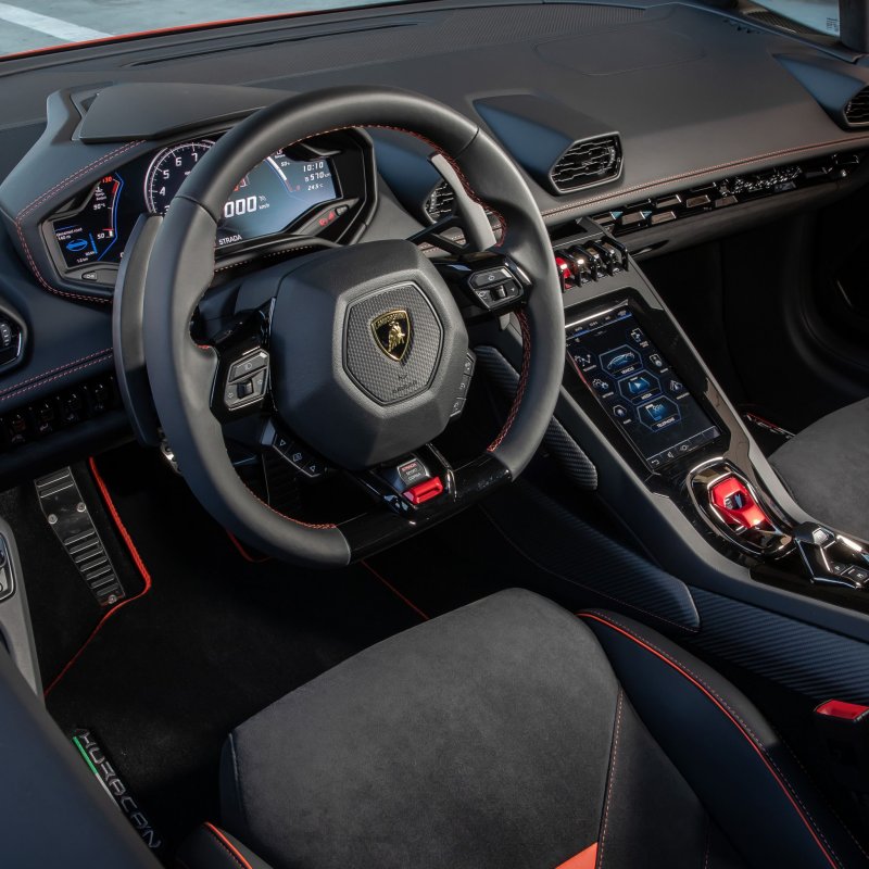 Салон Lamborghini Huracan Perfomante.