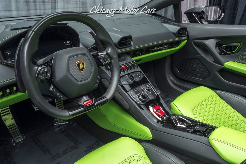 Lamborghini Huracan 2017 салон