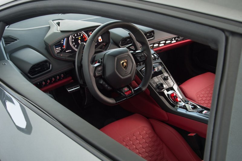 Lamborghini Huracan EVO 2020 салон