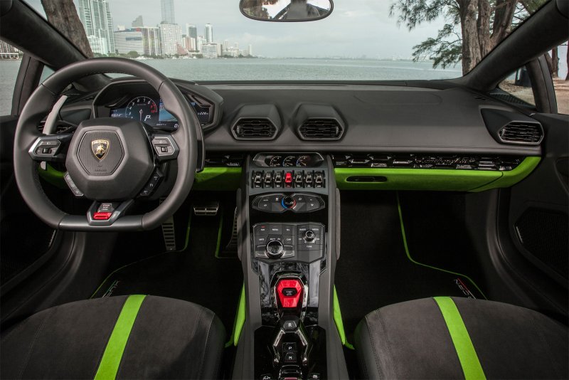 Lamborghini Huracan салон