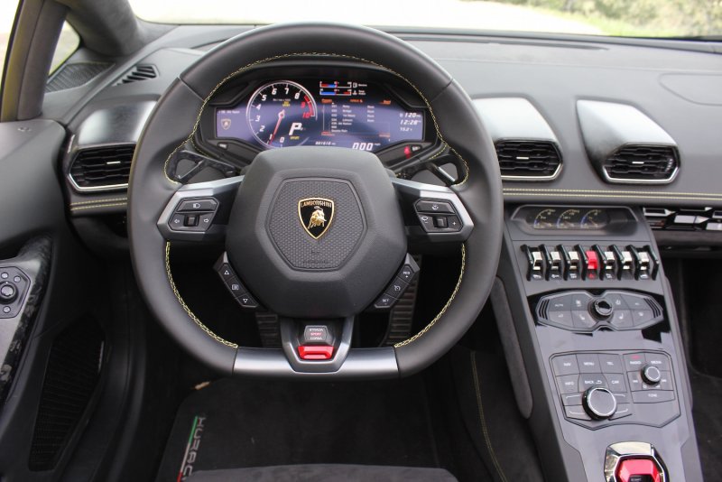 Салон Lamborghini Huracan Performante