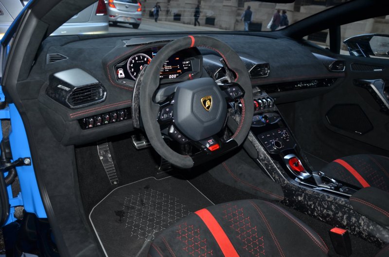 Lamborghini Huracan 2021 салон