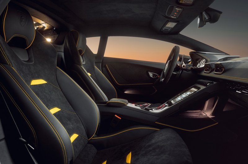 Lamborghini Huracan 2021 салон