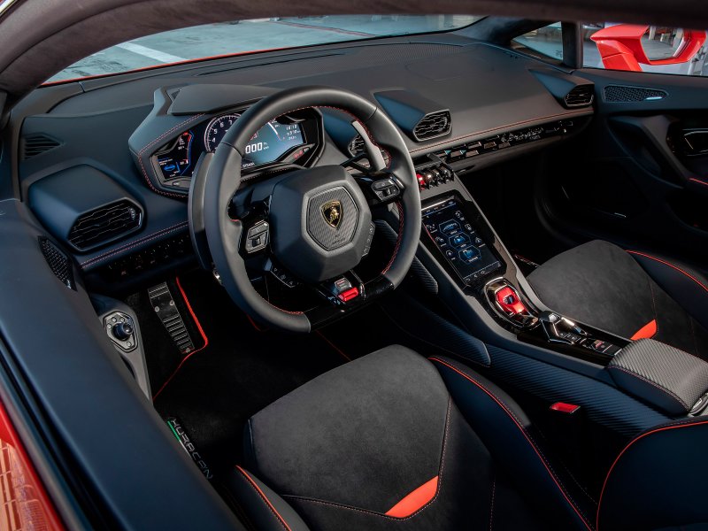 Lamborghini Huracan EVO 2019 салон
