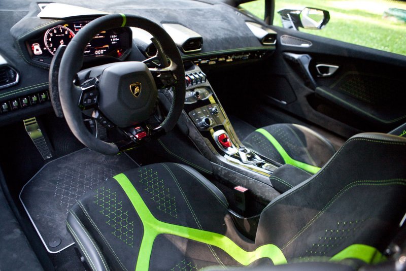 Lamborghini Huracan Performance салон