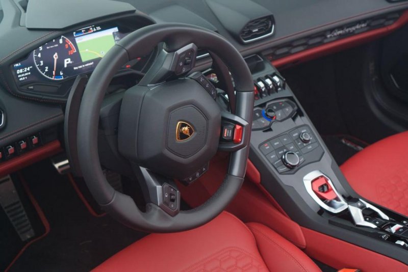 Lamborghini Huracan салон