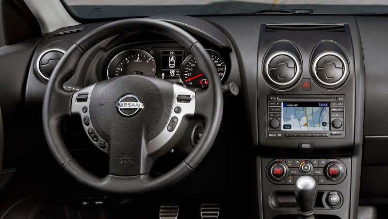 Nissan Qashqai 2012 интерьер
