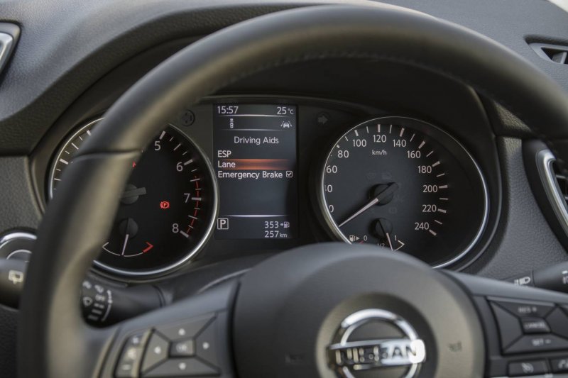 Nissan Qashqai 2008 приборная