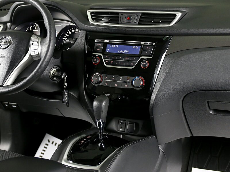 Nissan Qashqai connect 1.2, 85 KW 2017 года