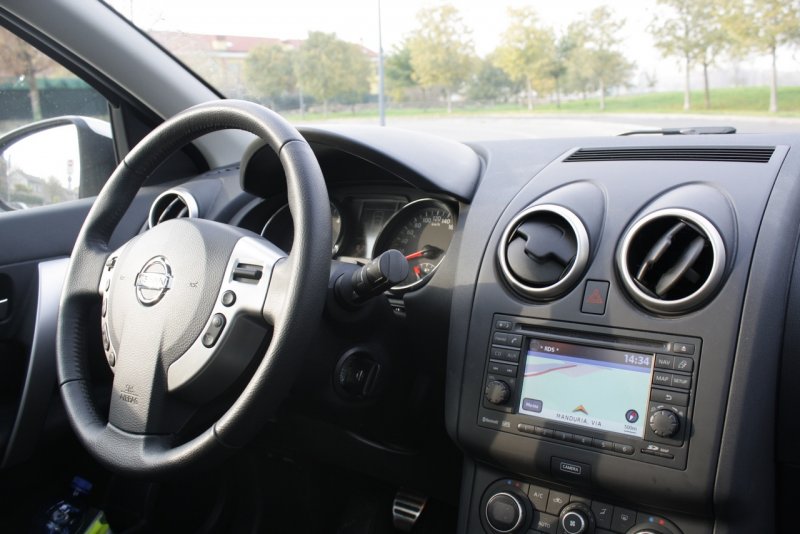 Nissan Qashqai 2010-2013 салон