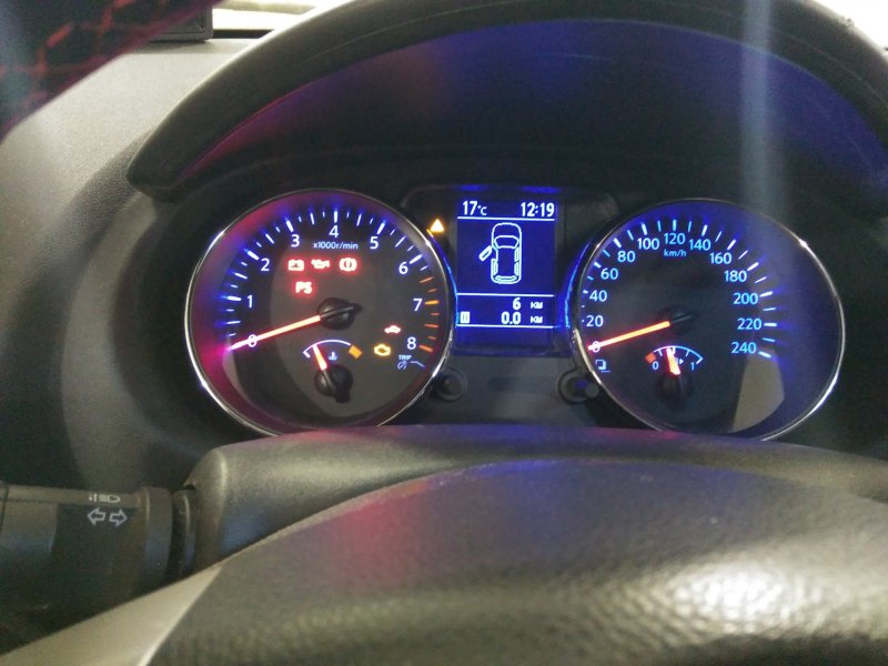 Nissan Qashqai приборная панель