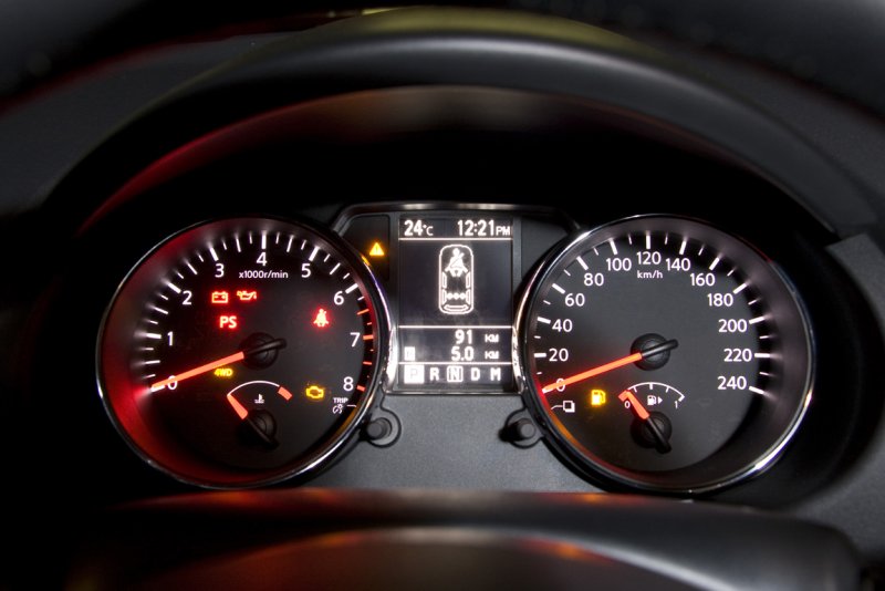 Nissan Qashqai 2012 приборная панель