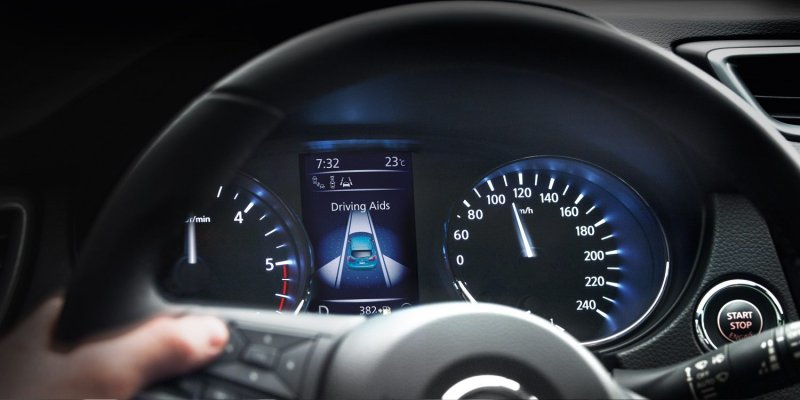 Nissan Qashqai панель приборов