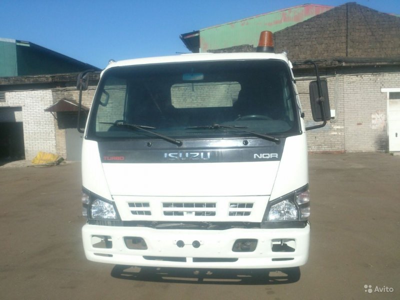 Isuzu nqr75
