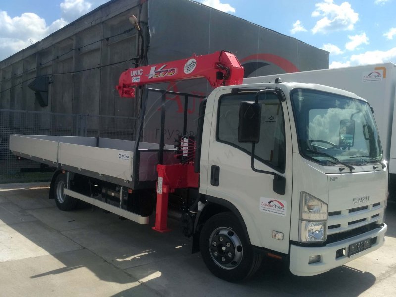 Промтоварный фургон Isuzu nqr90