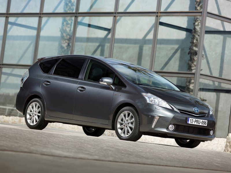 Toyota Prius v 2013