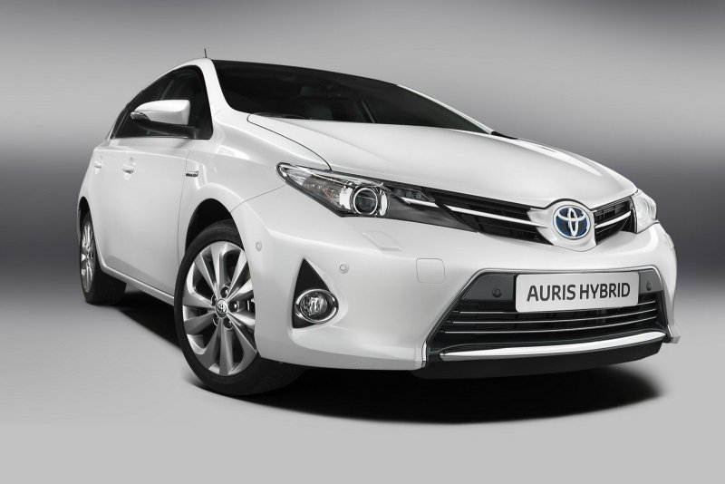 Toyota Auris Hybrid 2013