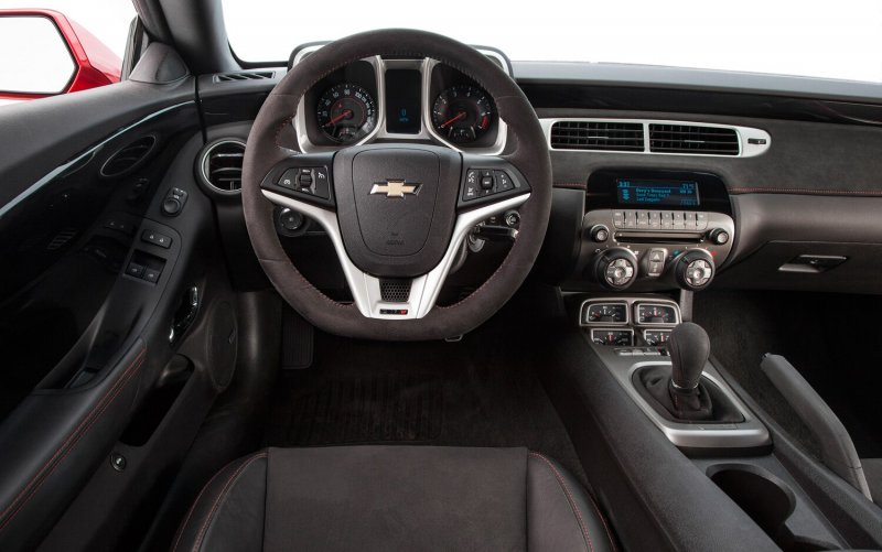 Chevrolet Camaro Black Edition салон