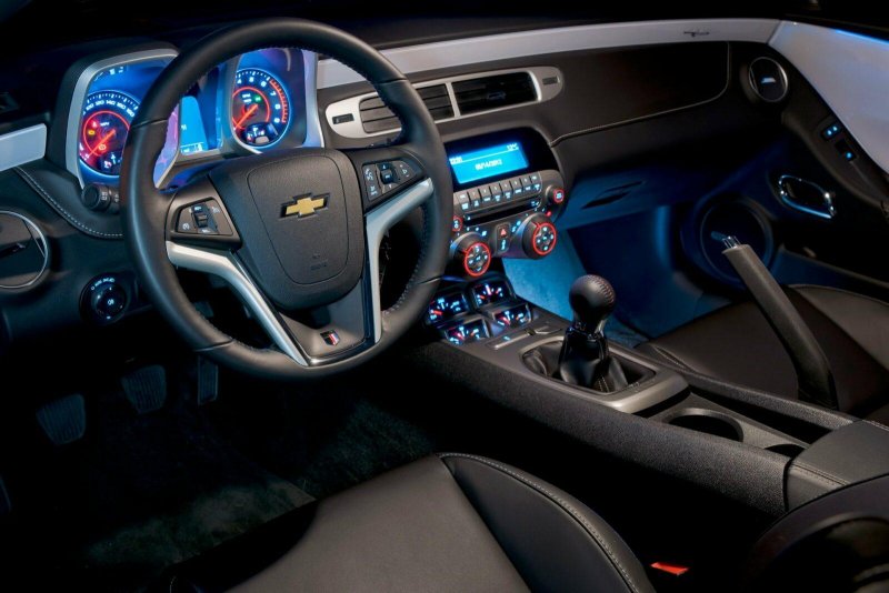 Chevrolet Camaro 2021 салон