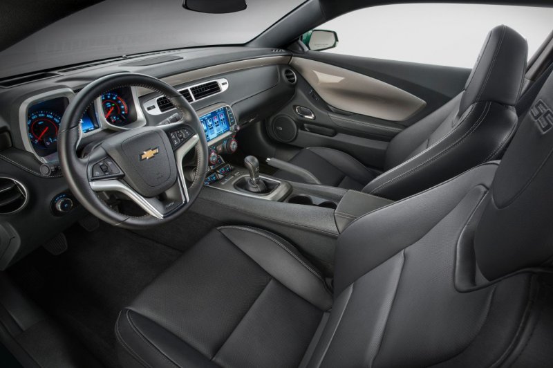 Chevrolet Camaro SS 2010 салон