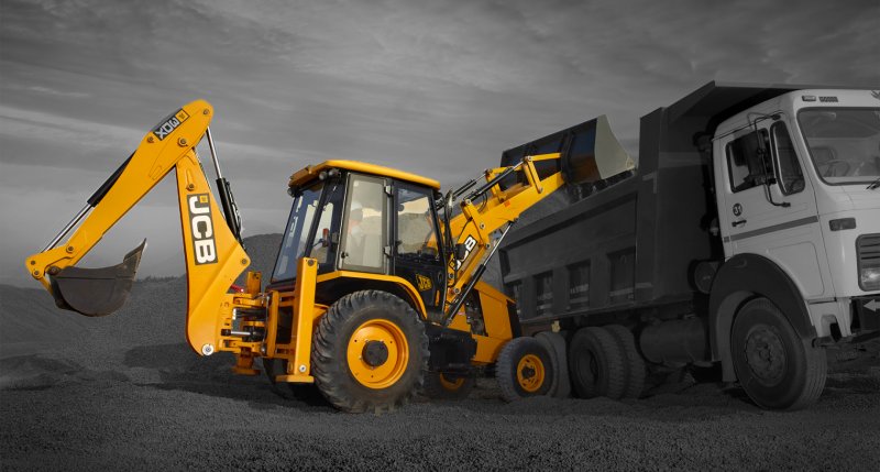 Экскаватор JCB 3cx и самосвал