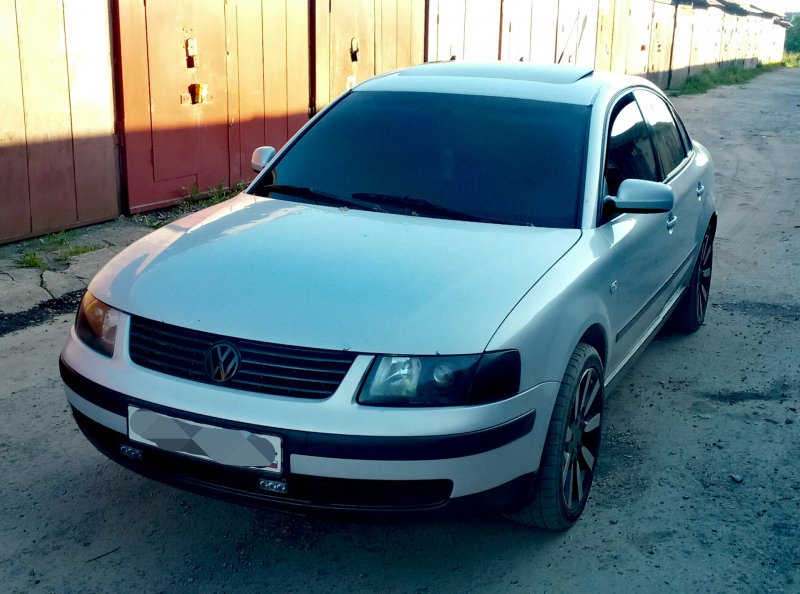 VW Passat b5 с черными фарами